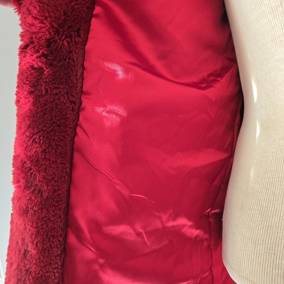 MINKPINK reddish pink (burgundy) soft, textured faux fur coat. XS - Picture 8 of 12